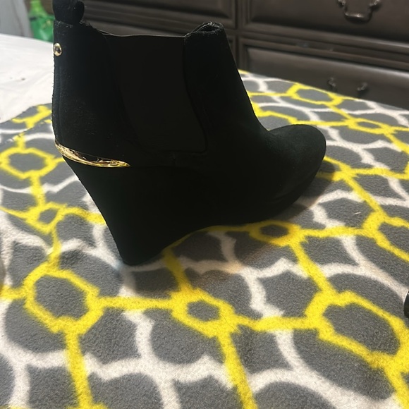 Jessica Simpson size is 10 M - Picture 3 of 7